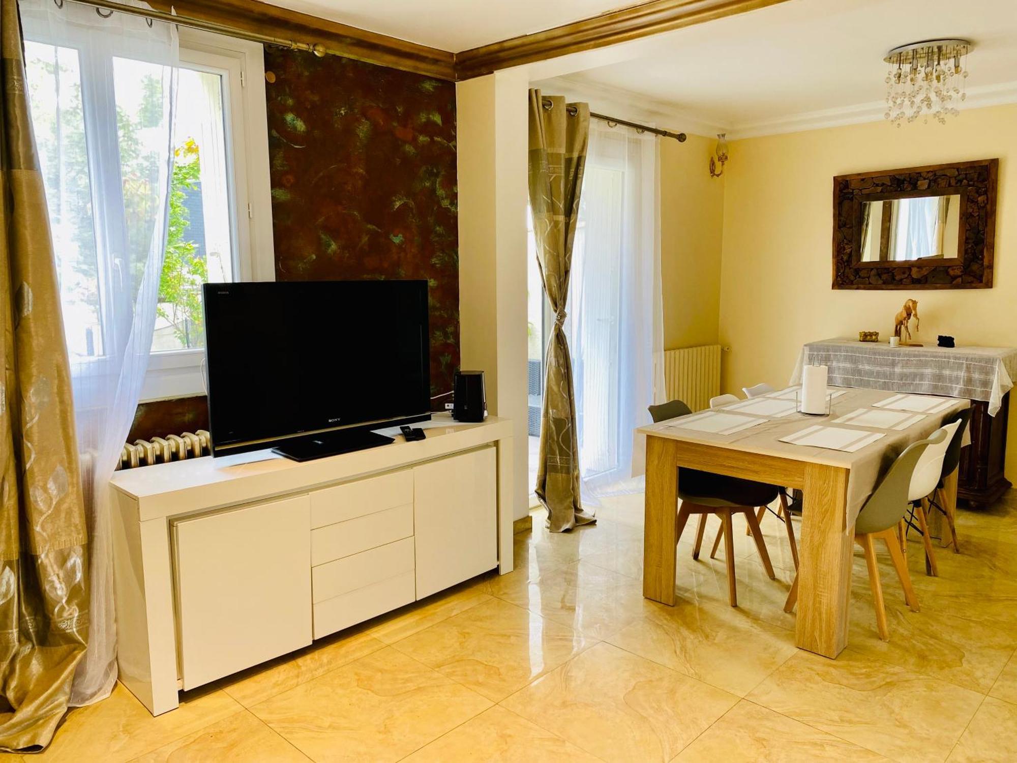 Maison Montmorency Apartment ภายนอก รูปภาพ